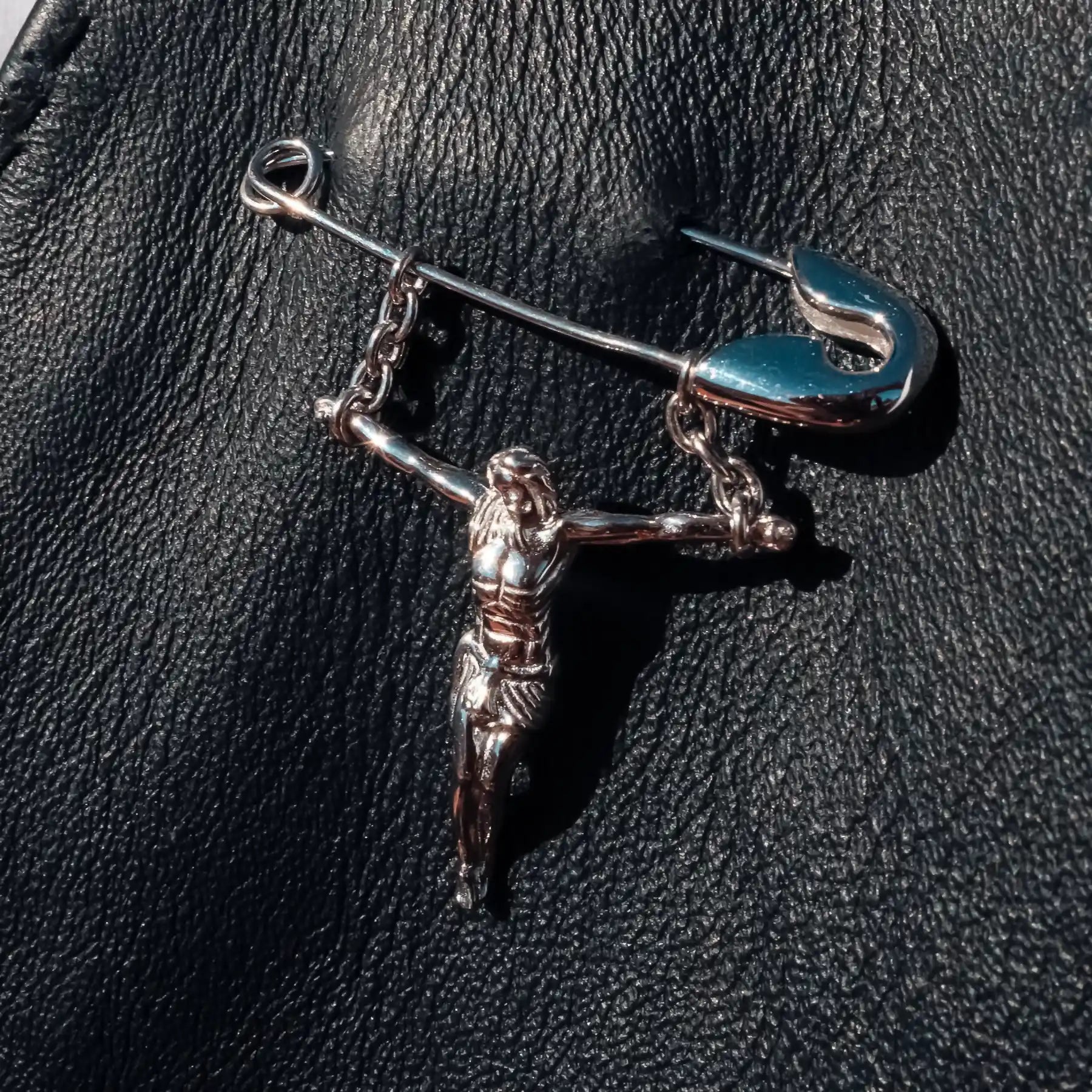 "JESUS BRINGS SAFETY" PIN - Hard Jewelry™